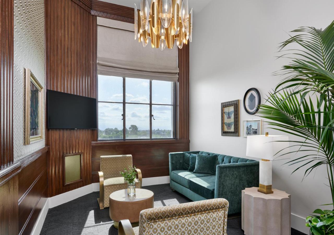 The Darling 5* Visalia
